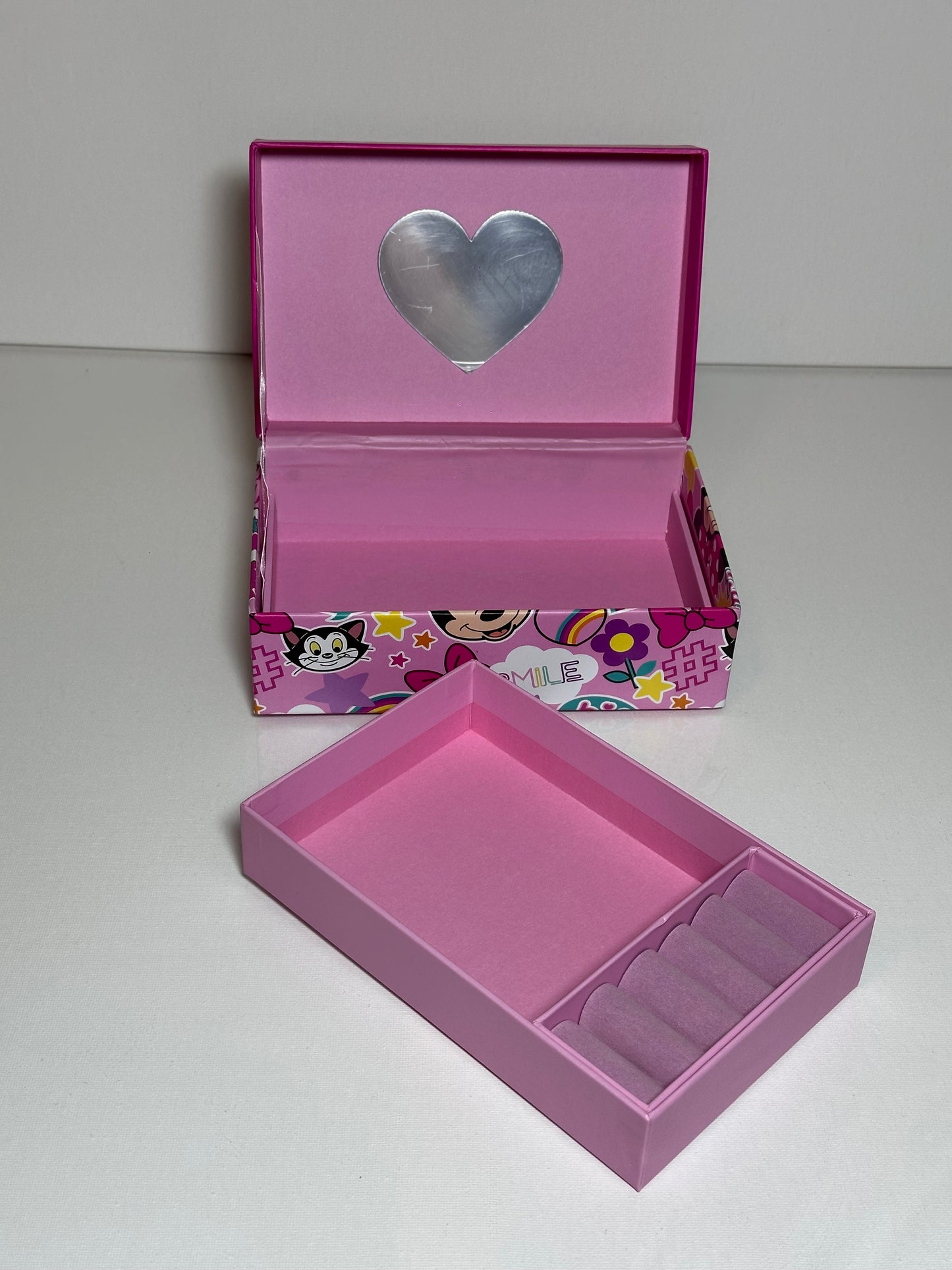 Smyckeskrin med spegel - Minnie Mouse Disney OBS!!! Liten skada på kant – se bilder noggrant.