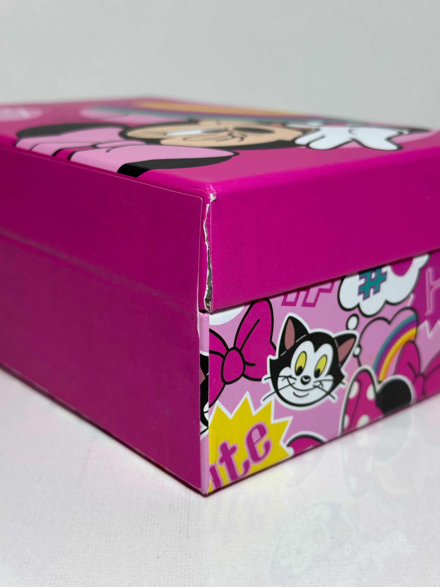Smyckeskrin med spegel - Minnie Mouse Disney OBS!!! Liten skada på kant – se bilder noggrant.