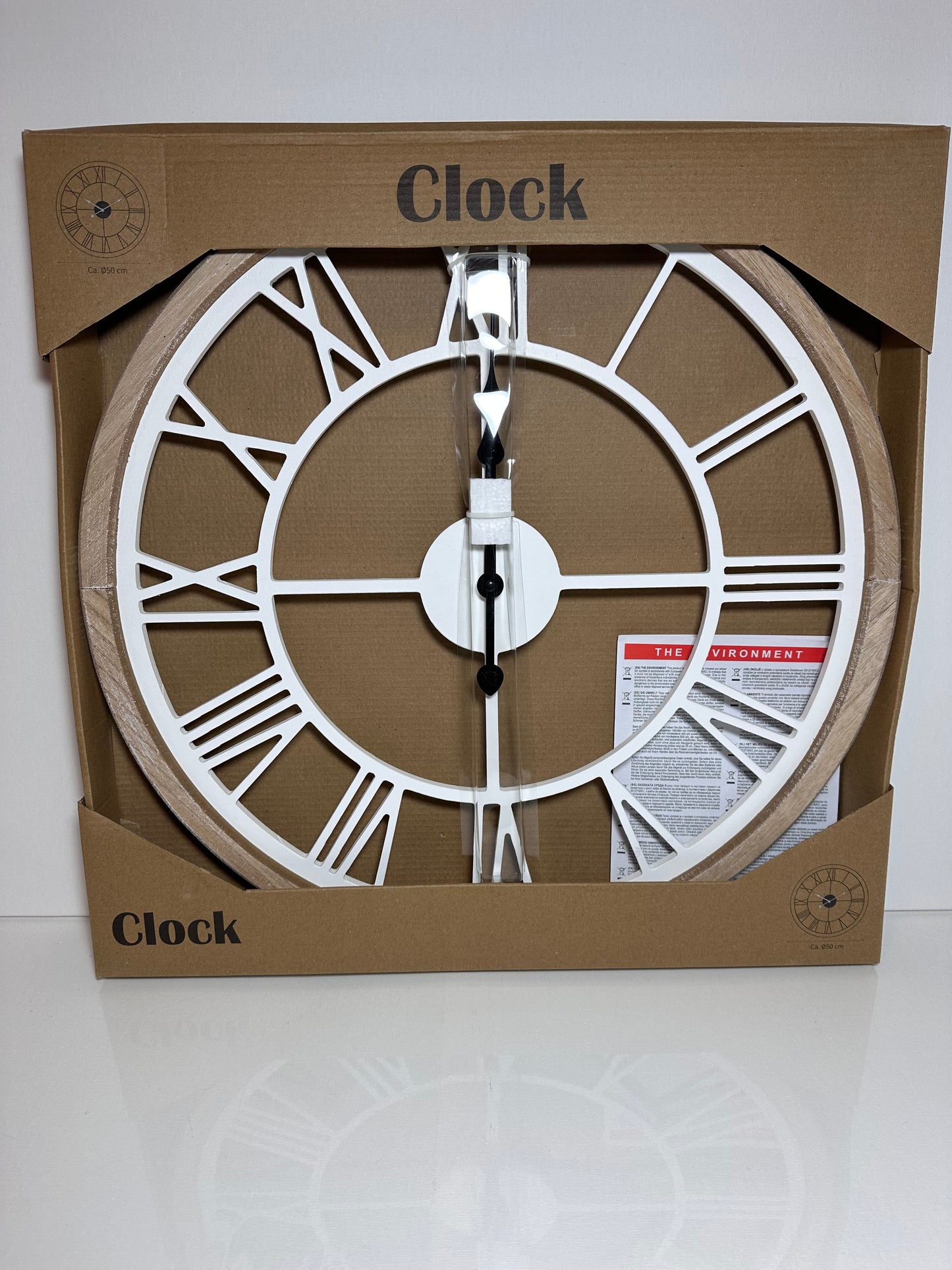 Stor väggklocka i trä – Ø 50 cm