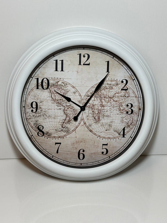 Väggklocka med världskarta